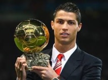 Cristiano Ronaldo qui remporte le Ballon d'Or 2013
