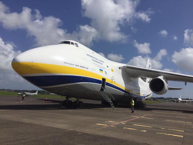 EDF affrète un des plus gros avions du monde : l'#Antonov , pour secourir les populations des îles du nord ! 40 groupes électrogènes supplémentaires pour rétablir l’électricité.