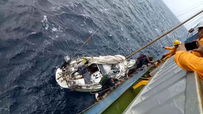 Trois plaisanciers secourus au milieu de l'océan Atlantique Vendredi 09 février 2018