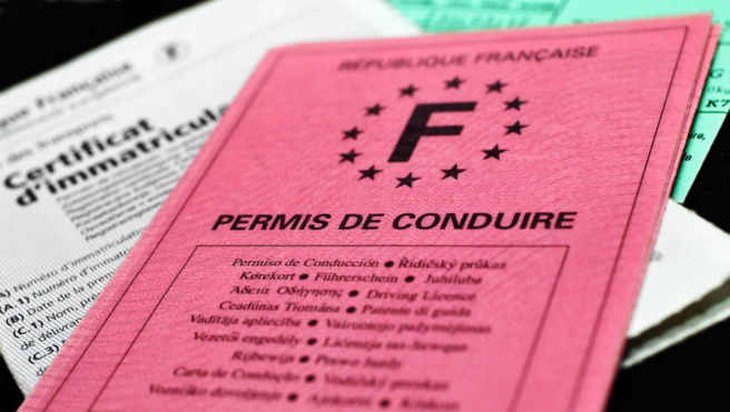 On pourra donc voter encore avec un permis de conduire en carton rose, et ce jusqu’en 2033 » 