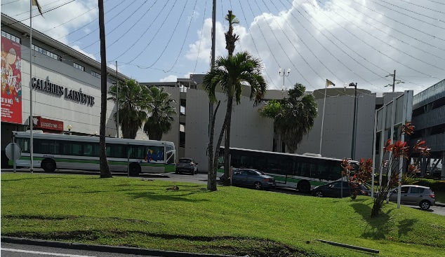 Des bus de la CFTU devant la Galléria et pas de TCSP