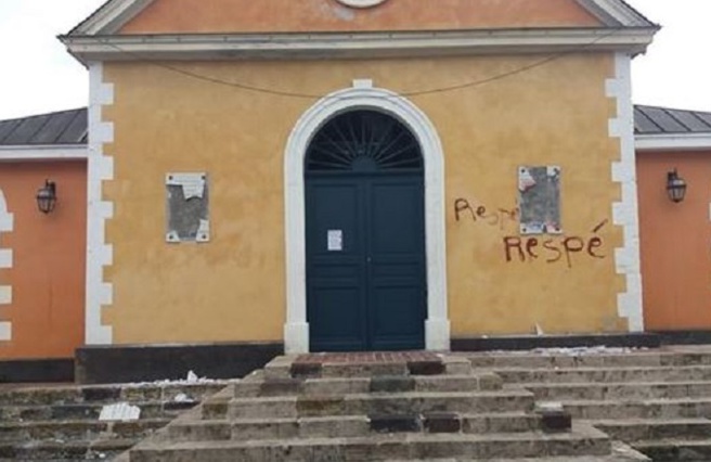 Un incendie volontaire dans un poste de pompage de la SME et des actes de vandalisme sur les murs d'une église classée.