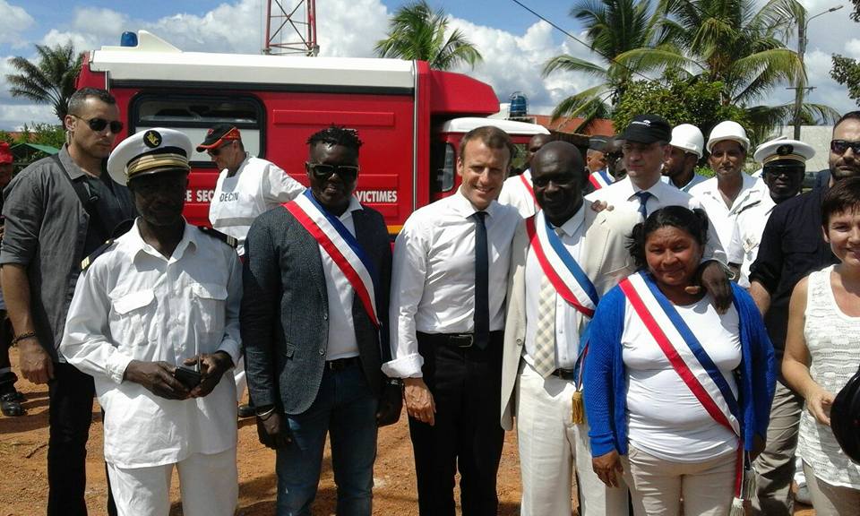 Emmanuel Macron et Serge Anelli maire de Maripasoula