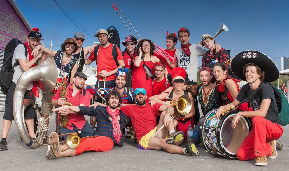 Photo de ce qu'il convient d'appeller Un carnival Jazz Band . Photo PBK