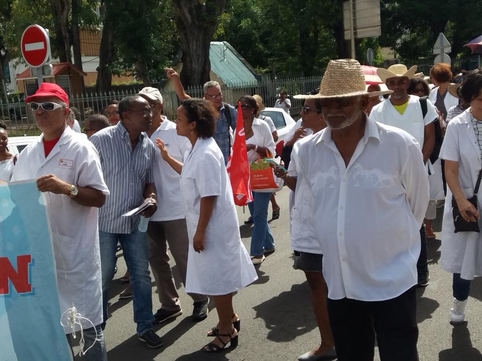 Le collectif "CHUM douvan" et des maires de MARTINIQUE appellent à la grève !
