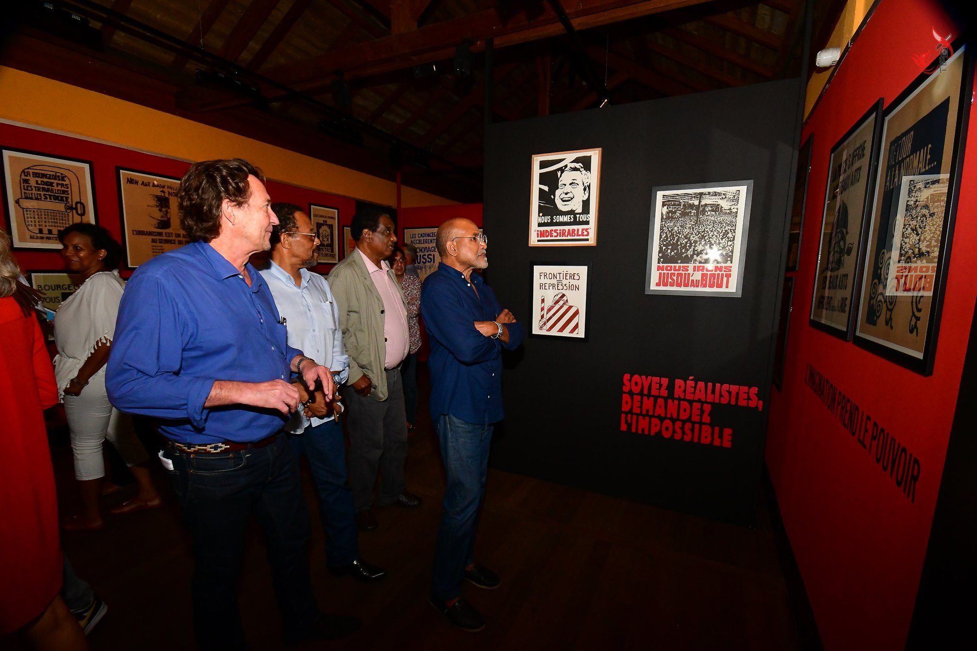José Hayot en collaboration avec des penseurs Martiniquais visitent l'exposition .