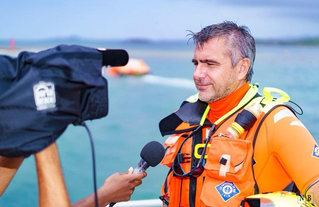 Xavier Maguin qui est mis en cause dans certains posts, est le président de l'association qui s'occupe du sauvetage en mer. Ces derniers bravent la mer pour sauver des vies humaines. Il est aussi le directeur général de ViaATV