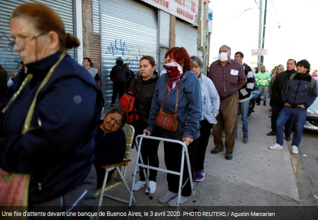 Lu pour vous ! Chaos.En Argentine, des milliers de retraités devant les banques en plein confinement