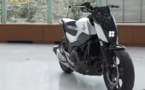 Honda dévoile une moto qui tient en équilibre toute seule