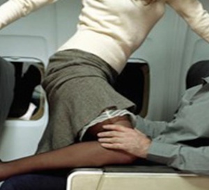 Un couple fait l'amour à bord d'un vol devant les autres passagers , La preuve en image. 