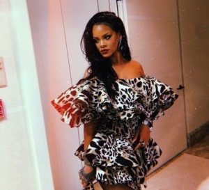 Que pensez vous de cette petite robe de Rihanna ?