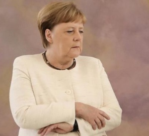  Angela Merkel est apparue instable et tremblante pour la deuxième fois en 10 jours !