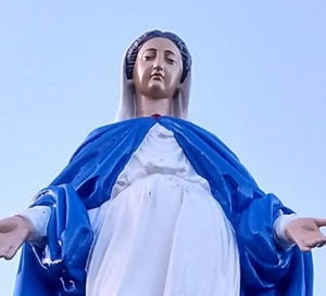 Saint-Pierre : Bravo à ceux qui ont rénové Notre Dame du Bon Port, la vierge des Marins. 