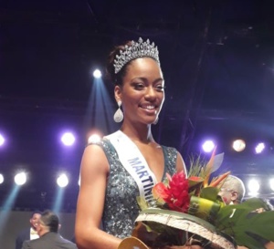 Elle s'appelle ...Ambre Bozza et elle est Miss Martinique, pour candidater à  Miss France !  