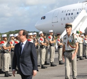 Le Président de la République, M. François HOLLANDE, était en Guyane les 13 et 14 décembre 2013. HOLLANDE a fait le tour de son domaine guyanais.