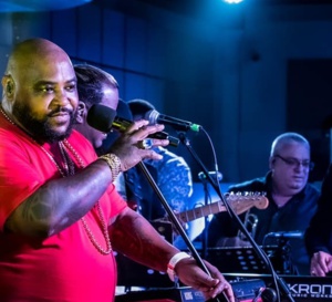 Le Musicien Cubain Alexander Abreu  lutte pour survivre !