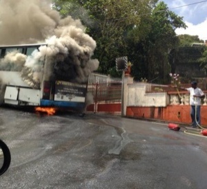 Second bus en feux en Guadeloupe