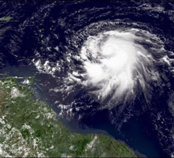Tempête voire d'ouragan entre Lundi après-midi et mardi soir en fonction de la trajectoire exacte du cyclone