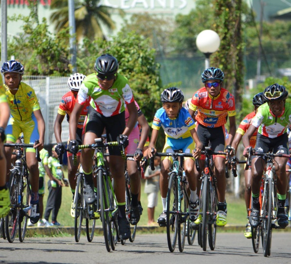 Autour des jeunes cyclistes de la Martinique 2019