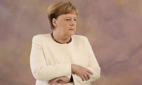  Angela Merkel est apparue instable et tremblante pour la deuxième fois en 10 jours !